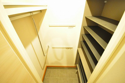 グリーントリニティーB棟 玄関