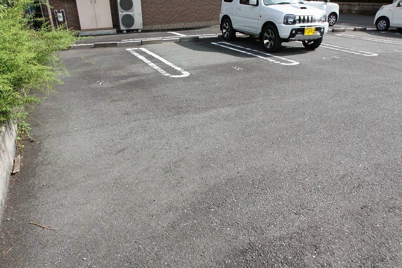 シャレシュエット 駐車場