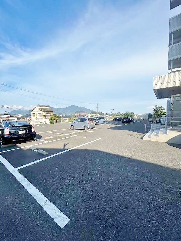 ブランボヌール小倉 駐車場