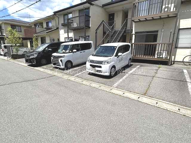 クレセントヴィレッジＡ棟 駐車場