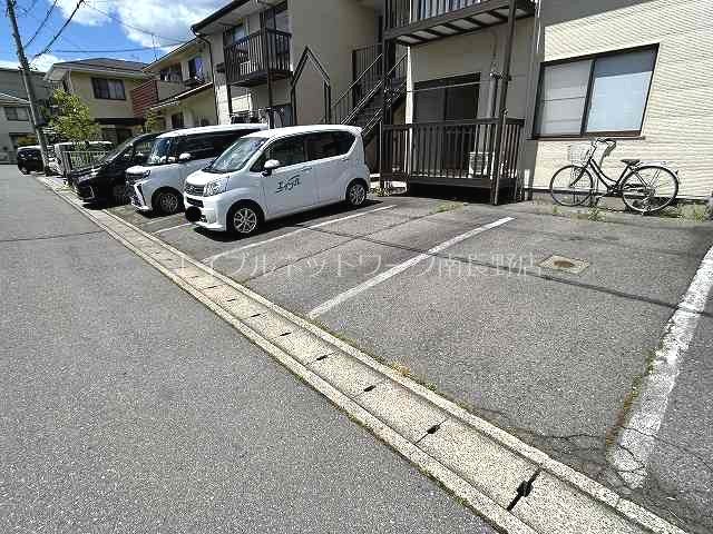 クレセントヴィレッジＡ棟 駐車場