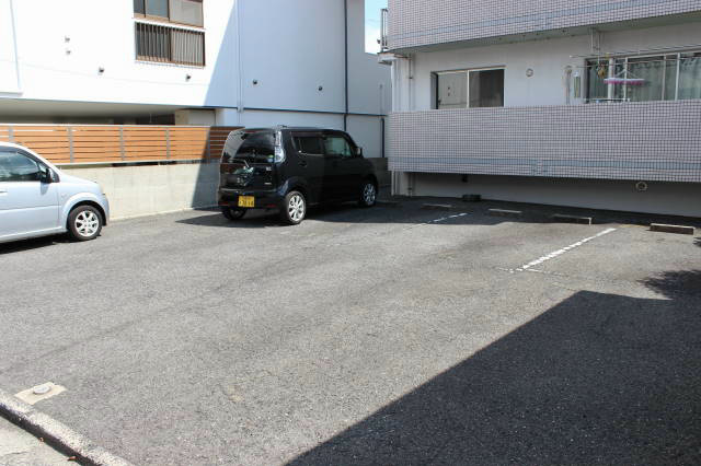 ディアコート海老園 駐車場
