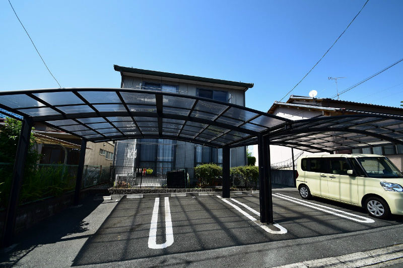 グレース西山 駐車場