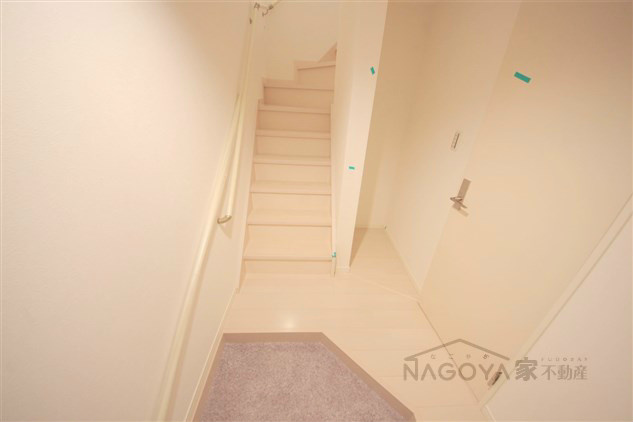 ルークス名古屋 玄関