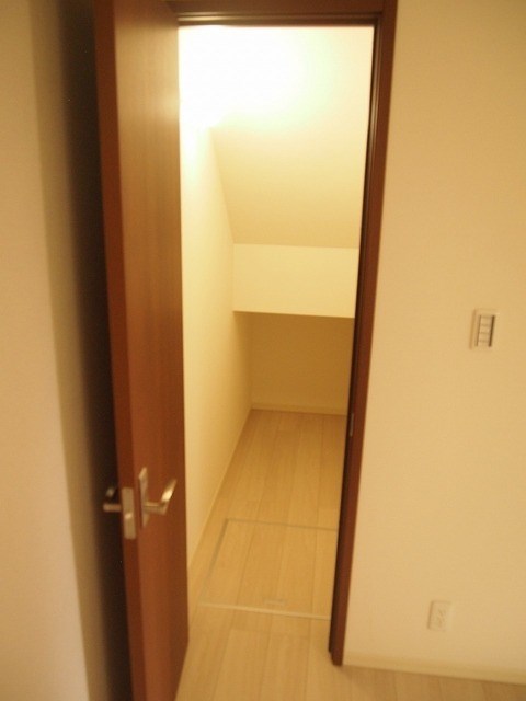 Danville Avenue その他5