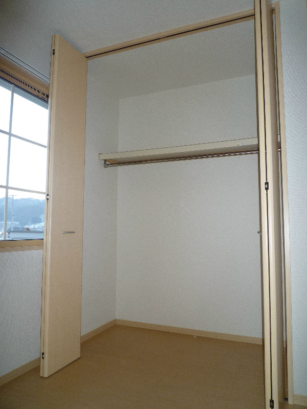 フォレストグリーンハマB 収納