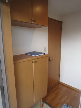 パレット名塚 玄関