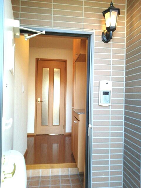ベルカーサＡ 玄関