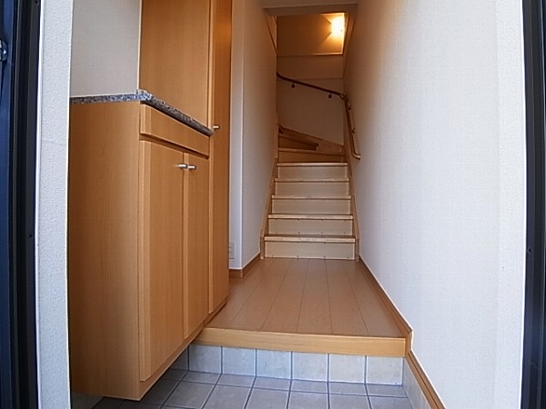 フレスクーラ 玄関