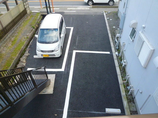 サープラスヤジマ 駐車場