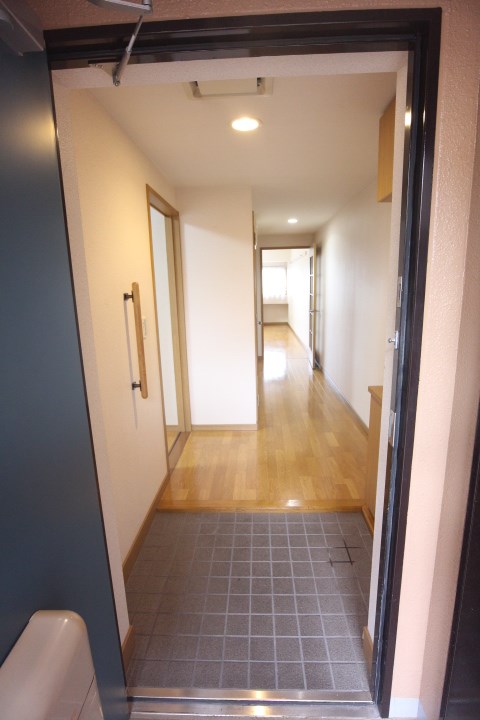 グレイス若松 玄関