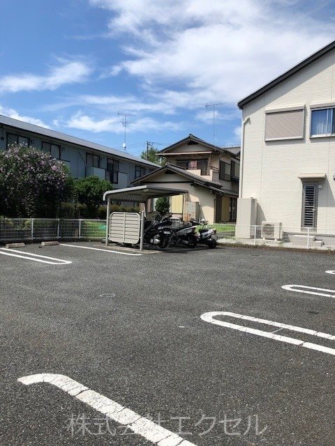 Act5 駐車場