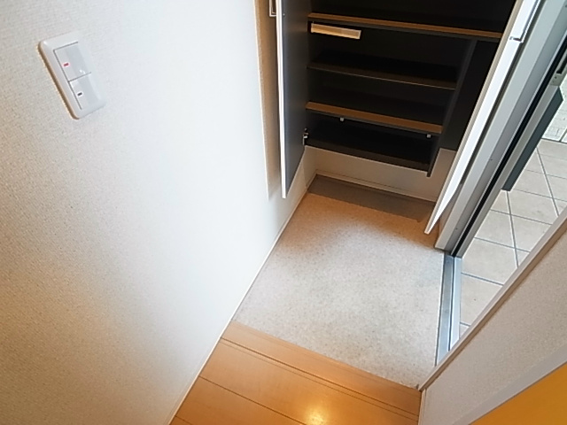 リビングタウン南花島 Ｂ 玄関