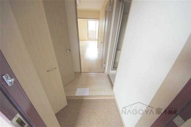 オレンジスクエア 玄関