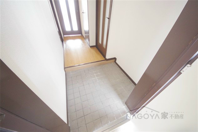 グランフィルドちくさ 玄関