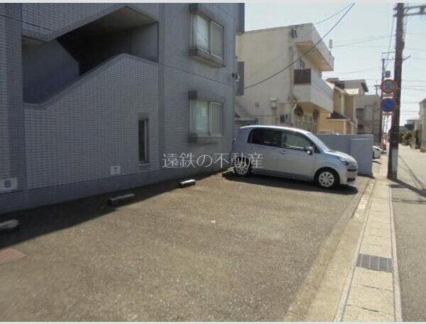 メゾンヴェール鴨江 駐車場