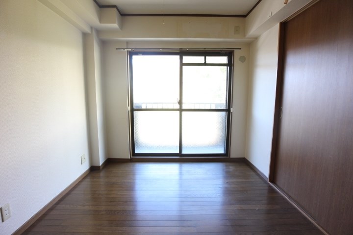 メゾンドルミエール妙法寺 リビング