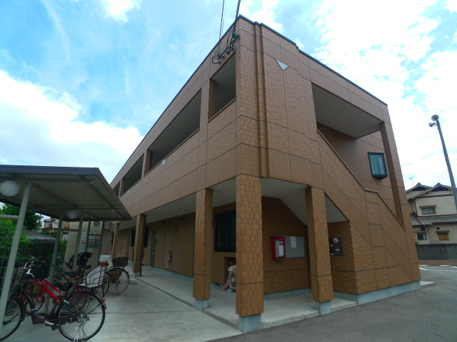 鉄骨造のハイツです！