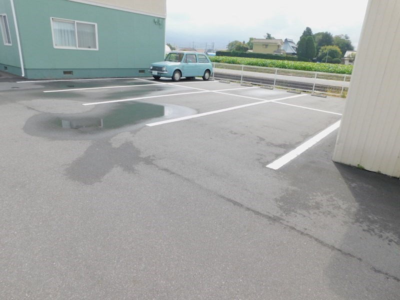 こまのいえＢ 駐車場