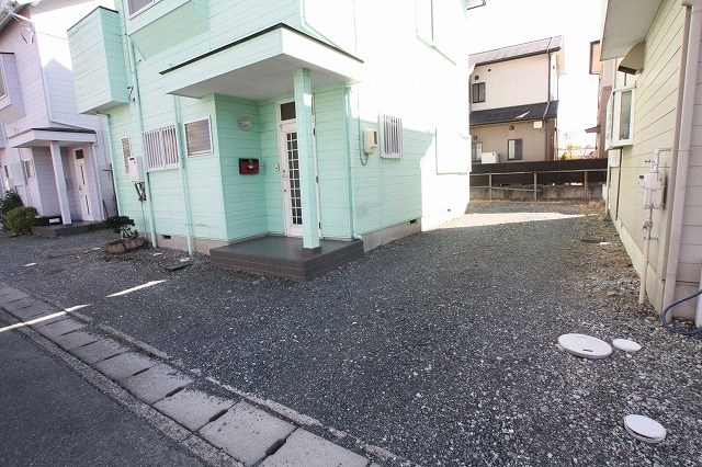 山名町貸家 駐車場