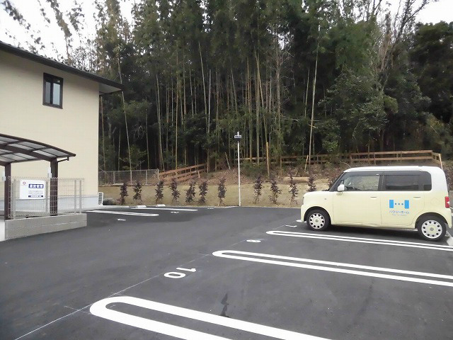 レジーナフォレスタ 駐車場