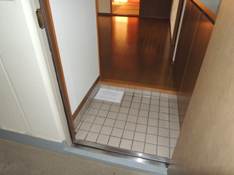 メゾンアンパー 玄関