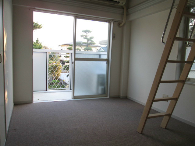 コーラル鵠沼 リビング