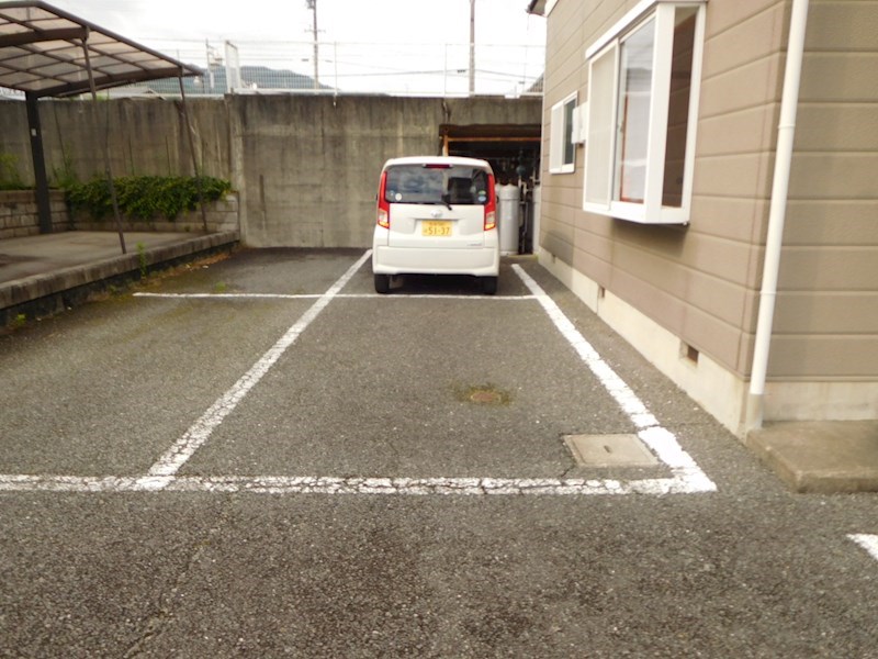 ストリートハイツイトウ　B 駐車場