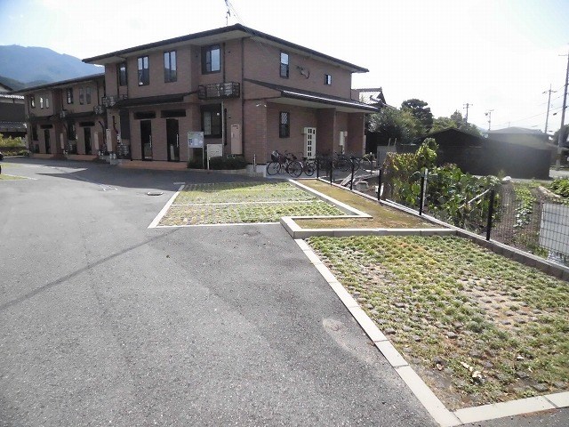 めぞん北山 駐車場