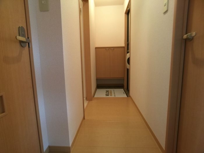 トゥール・ビヨン　Ｂ 玄関