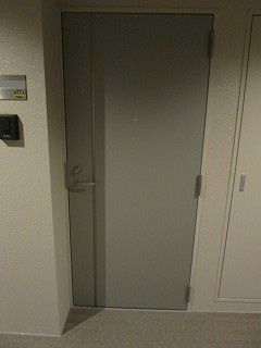 レガーロ 玄関