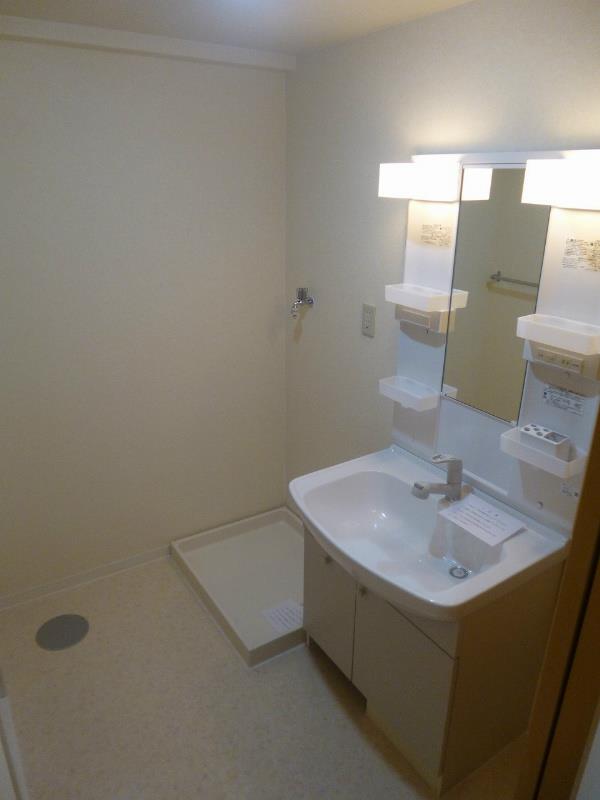 ラフォーレ三郷弐番館 リビング