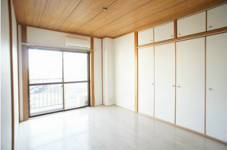 英桜コーポ ベッドルーム