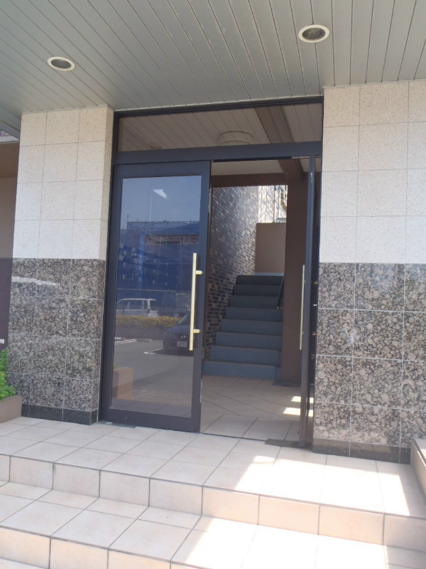 ＳＴＡＴＩＯＮ　ＦＲＯＮＴ（２ＬＤＫ） エントランス