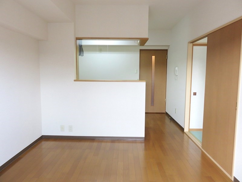 ＳＴＡＴＩＯＮ　ＦＲＯＮＴ（２ＬＤＫ） リビング