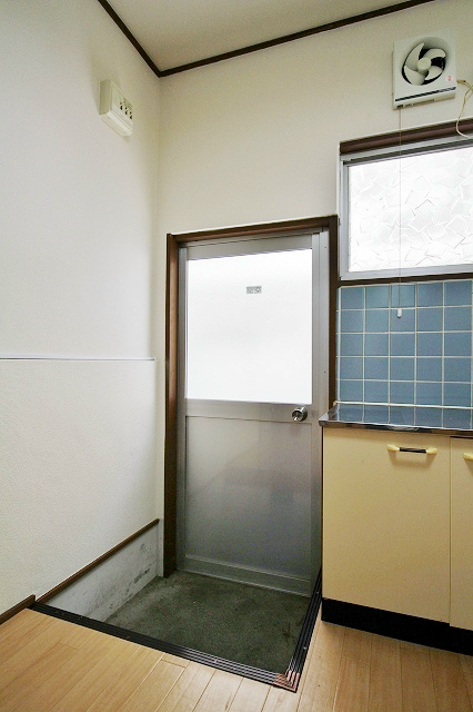 三和ハイツ羽倉崎 玄関