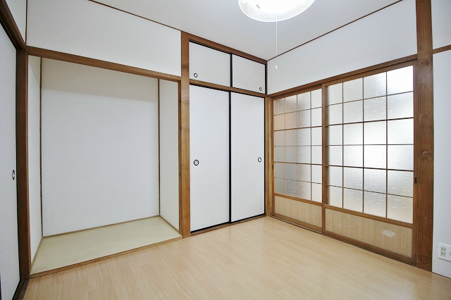 三和ハイツ羽倉崎 ベッドルーム