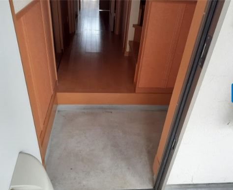 ヘリオス参野 玄関