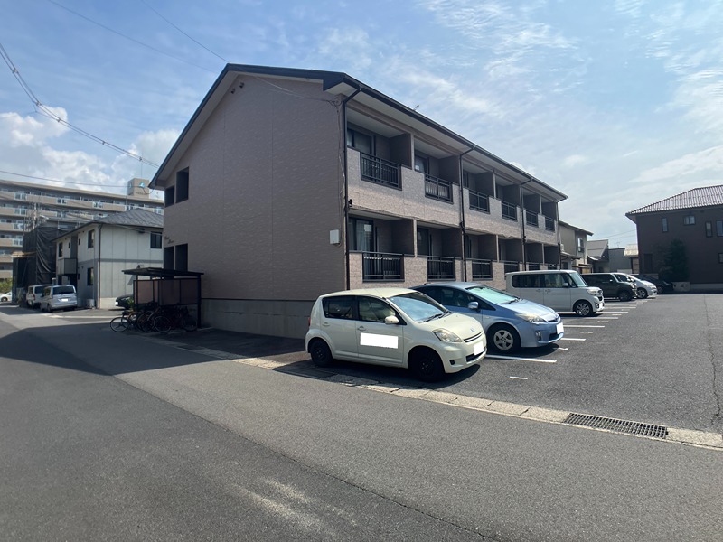 リヴズモネⅠ 駐車場
