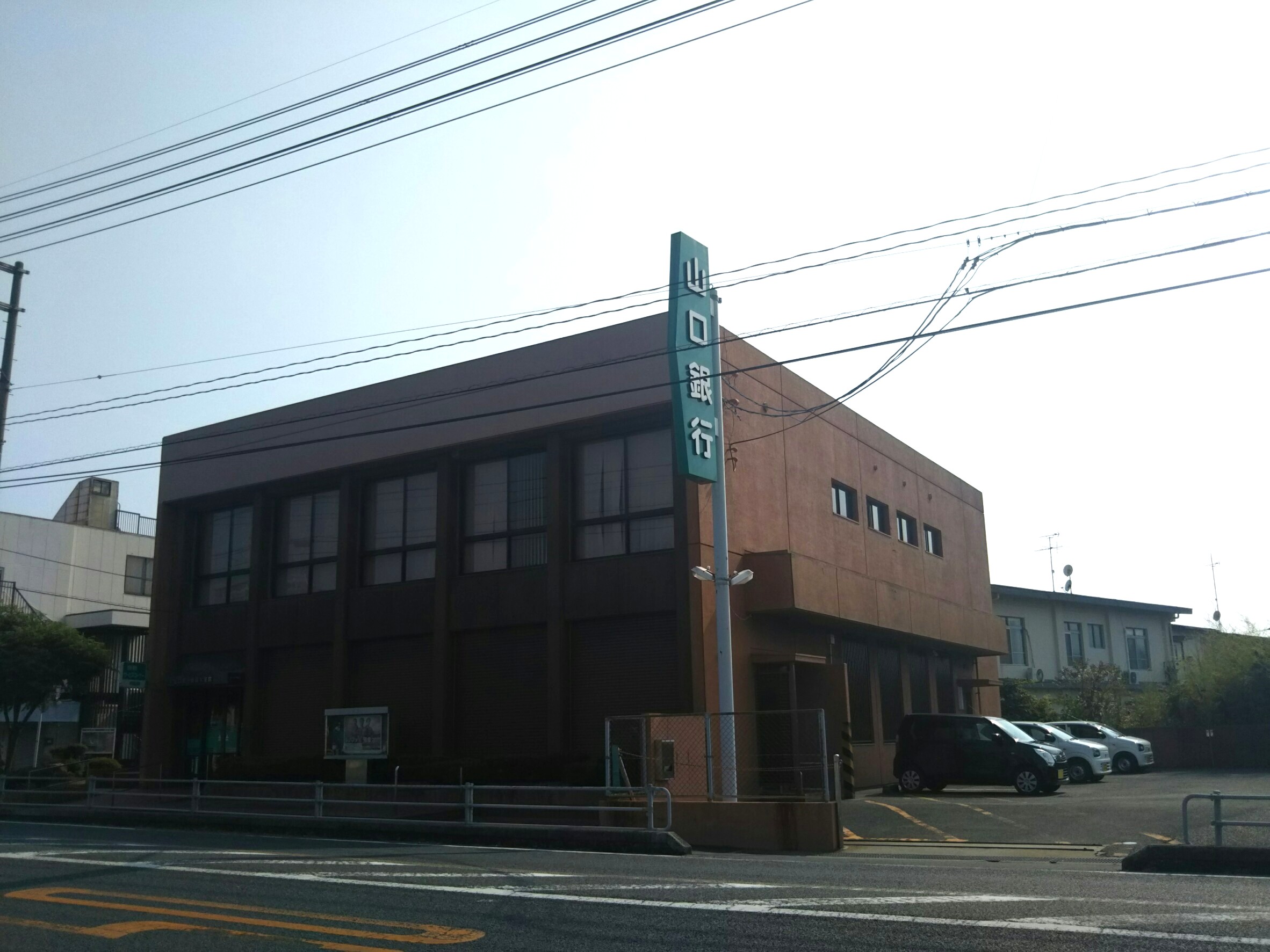 ファミールひえだ 銀行
