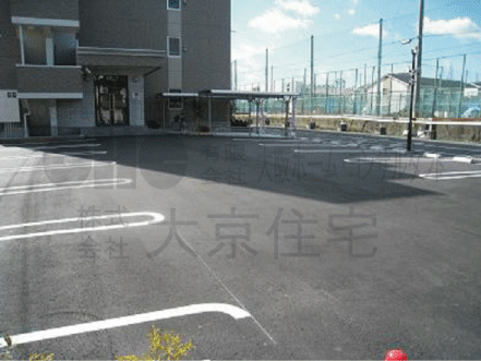 メゾンラフィネ   駐車場