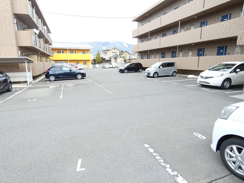 エクシブ広丘駅東Ｂ 駐車場