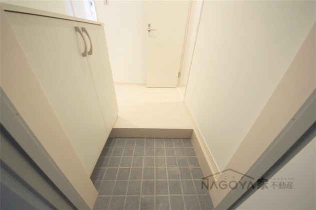 グランレーヴ千代田 玄関