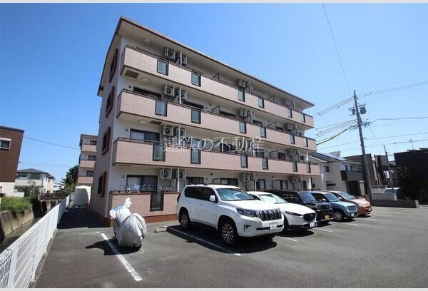Akoya・Perle Ⅱ 駐車場