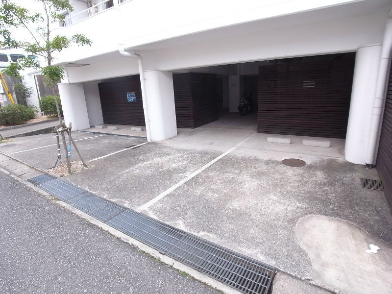 パラディッソコート 駐車場
