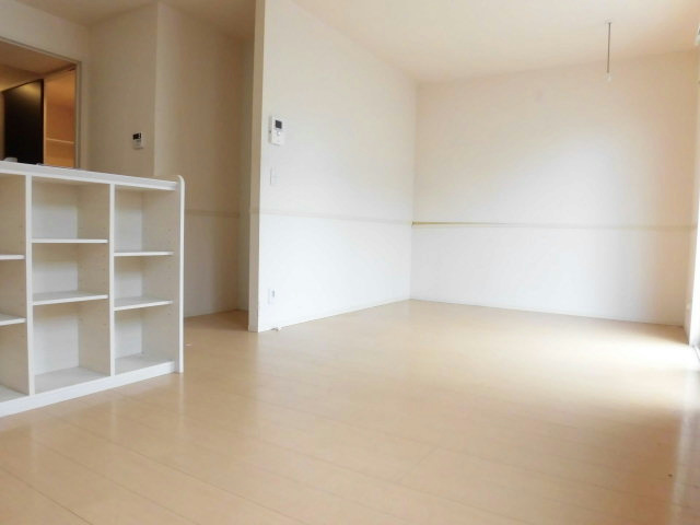 メゾンプレーヌ天竜川C リビング