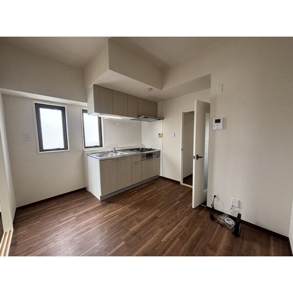 ロイヤル牛巻第１ リビング