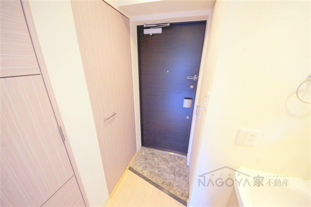 プレサンス名古屋城前ラバンカ 玄関