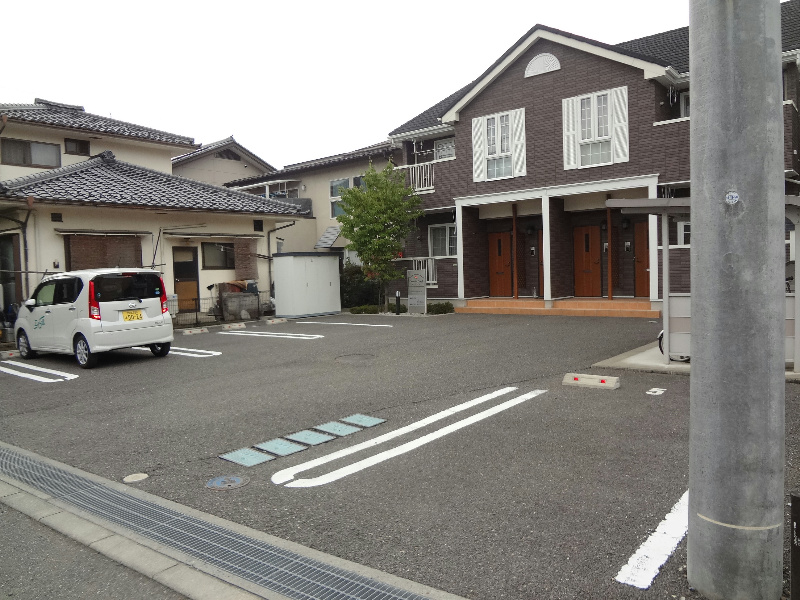 カメリアコート 駐車場