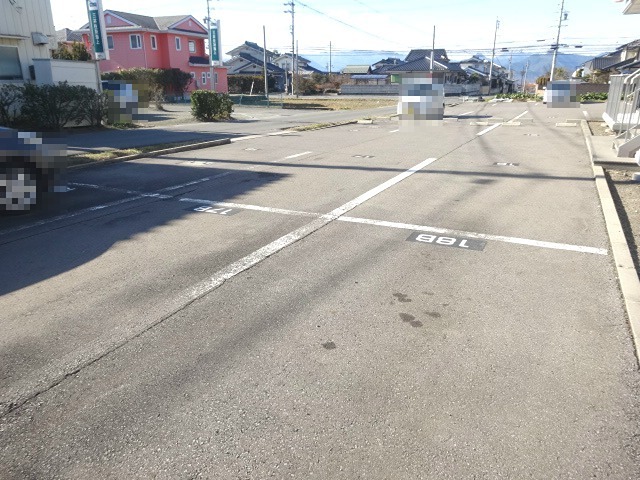 フレグランスやまとＥ 駐車場